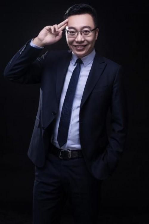 鸿文教育集团董事长李文龙荣获"十大智慧教育领袖风云人物"奖-鸿文|教