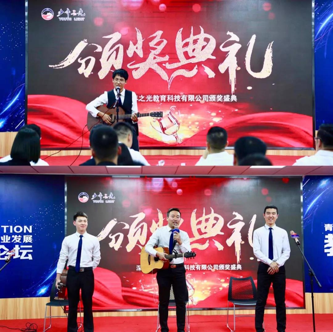 　　12日下午，少年之光001校区匡夏校长为大家分享了多年教育培训行业校长的心路历程。  　　中国团队复制第一人钟承恩老师则为大家带来了诙谐幽默的关于“教育行业团队打造”分享。  　　中国实战营销管理专家，同时也是少年之光董事常务副总裁余强老师为我们带来营销实战宝典。