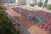 交警走进校园 给2000多名师生开展了一场交通安全宣传