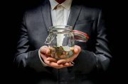 为1100万 母校给肄业生上了最后一课 吴幽面临舆论和法律双重压力