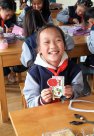 心理健康日活动进校园 小学生用创意书签悦纳自我