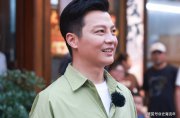 硕士第十年主持央视春晚，本硕均为双一流，赢得爱情