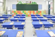 年级主任让学生砸手机手表，教育不能以暴制暴