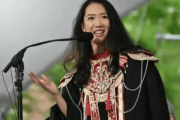哈佛女生演讲，缺了一点真诚