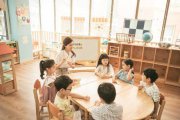 最新统计出炉：幼儿园一年关掉2万所，民办校少了1.