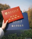 “有研究生的家庭，父母都不敢退休”，话虽刺耳，却