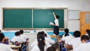 为新老师们“撑一把伞”