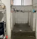 厕所“半敞开”，宿舍再简陋也不能如此将就