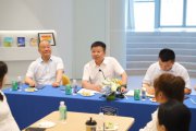 锐改革、真减负！华师希平双语学校家长午餐会上，柯
